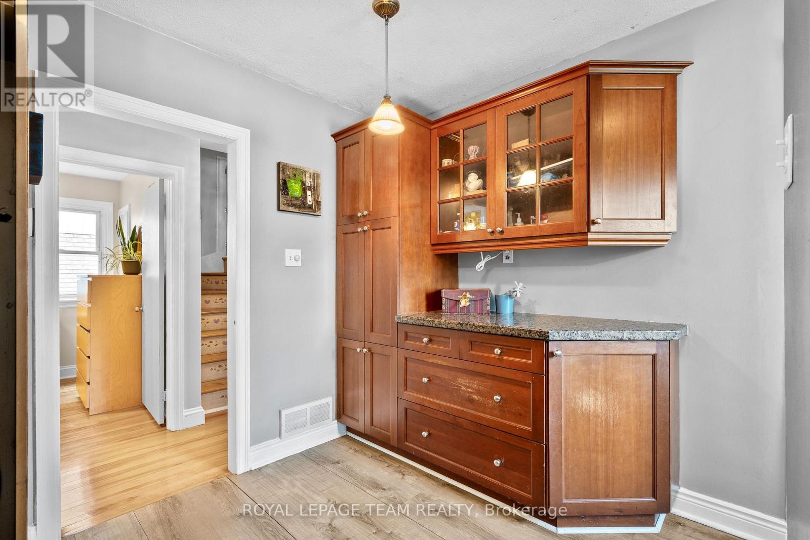 421 Greenwood Avenue, Ottawa, Ontario  K2A 0X5 - Photo 6 - X13490018