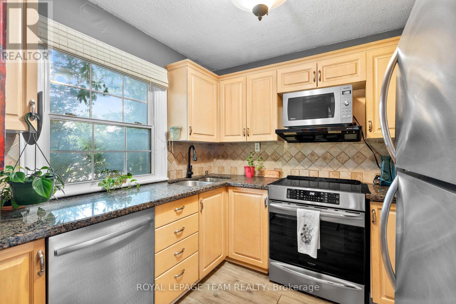 421 Greenwood Avenue, Ottawa, Ontario  K2A 0X5 - Photo 8 - X13490018