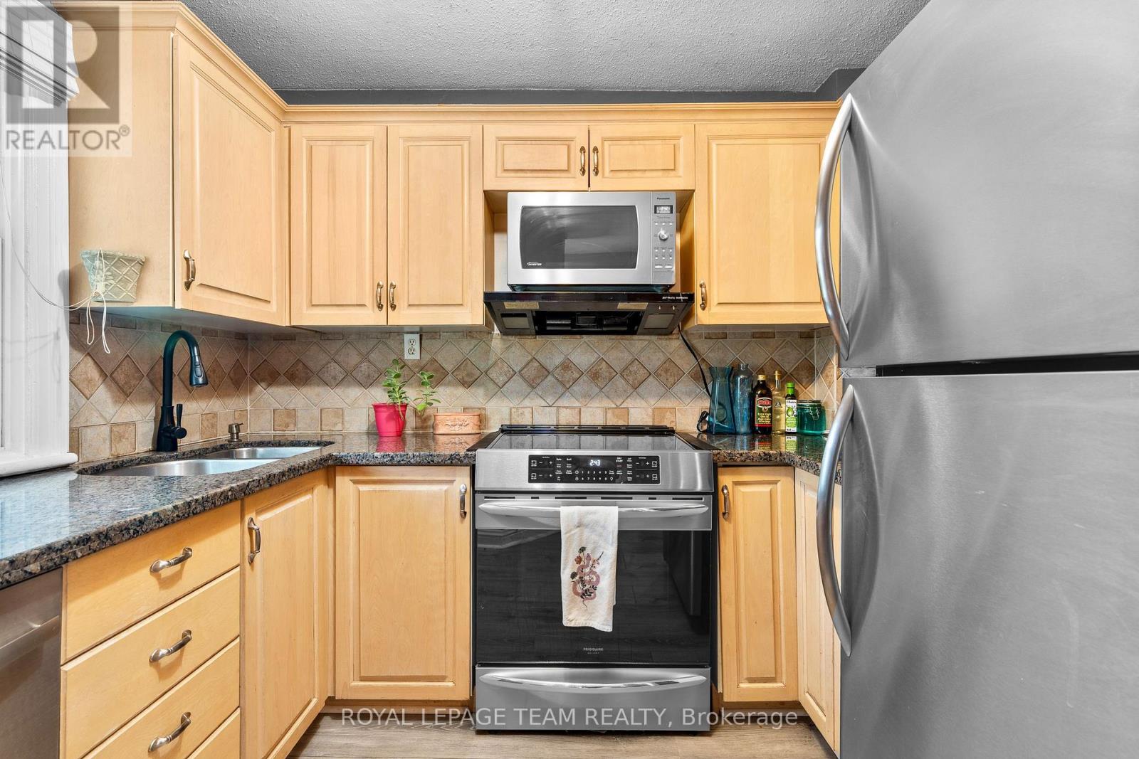 421 Greenwood Avenue, Ottawa, Ontario  K2A 0X5 - Photo 9 - X13490018
