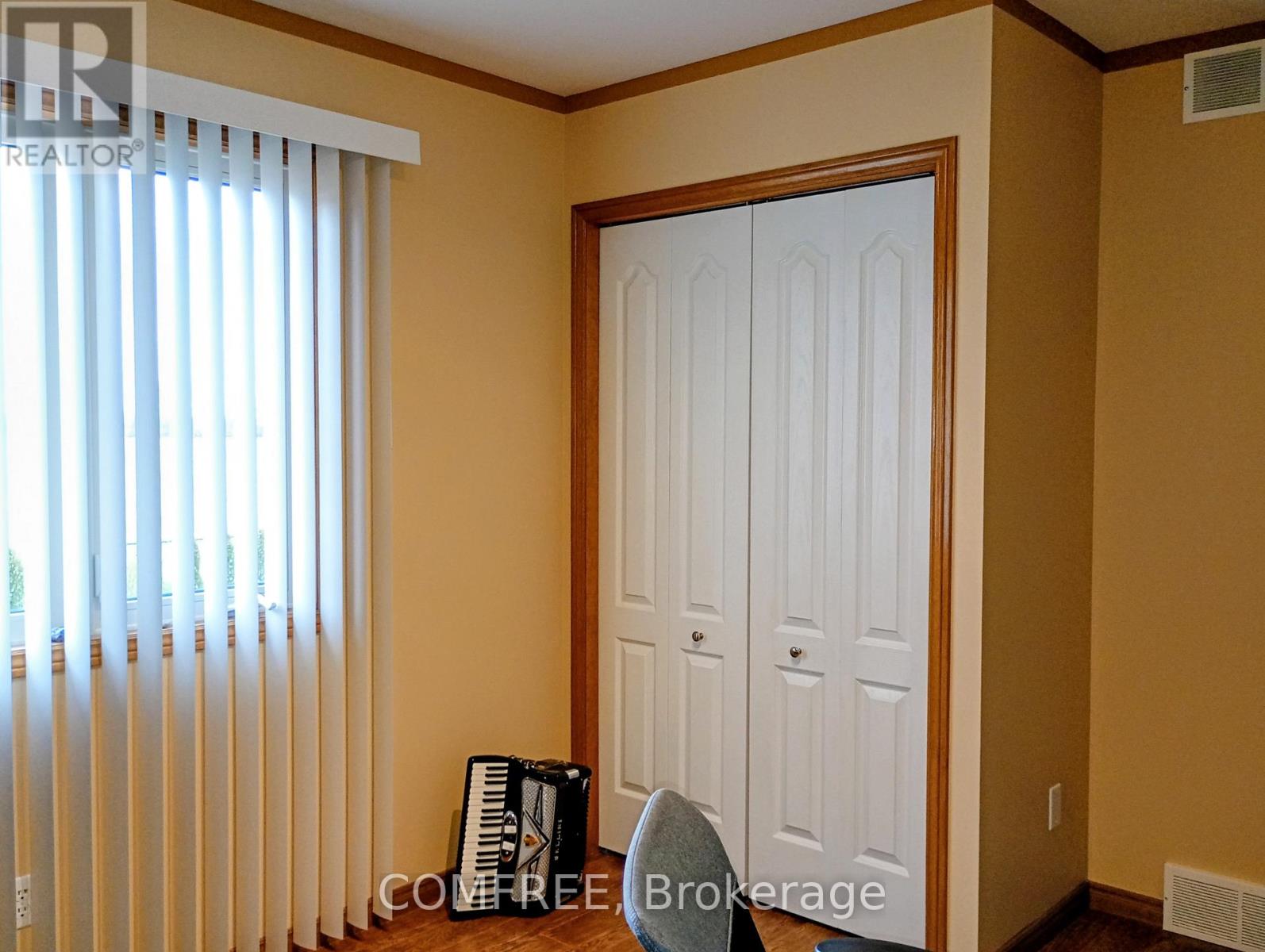 35 Tanya Drive, Southwest Middlesex, Ontario  N0L 1M0 - Photo 15 - X13490048
