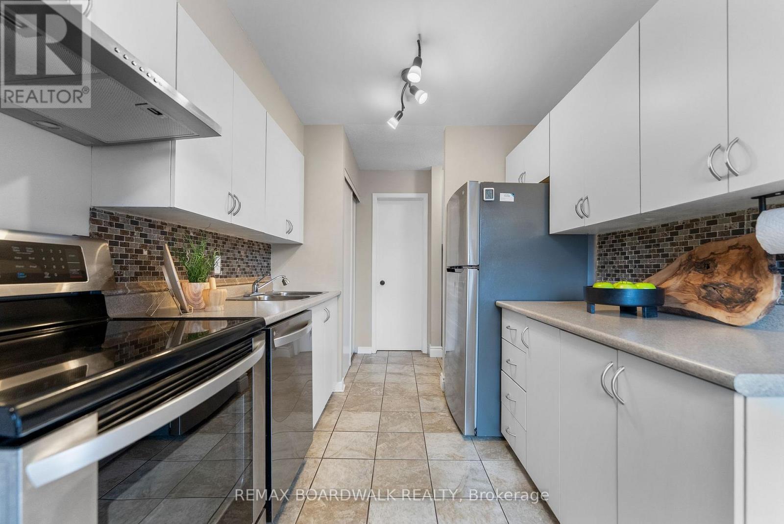 614 Tanguay Court, Ottawa, Ontario  K2L 3X3 - Photo 13 - X13490286