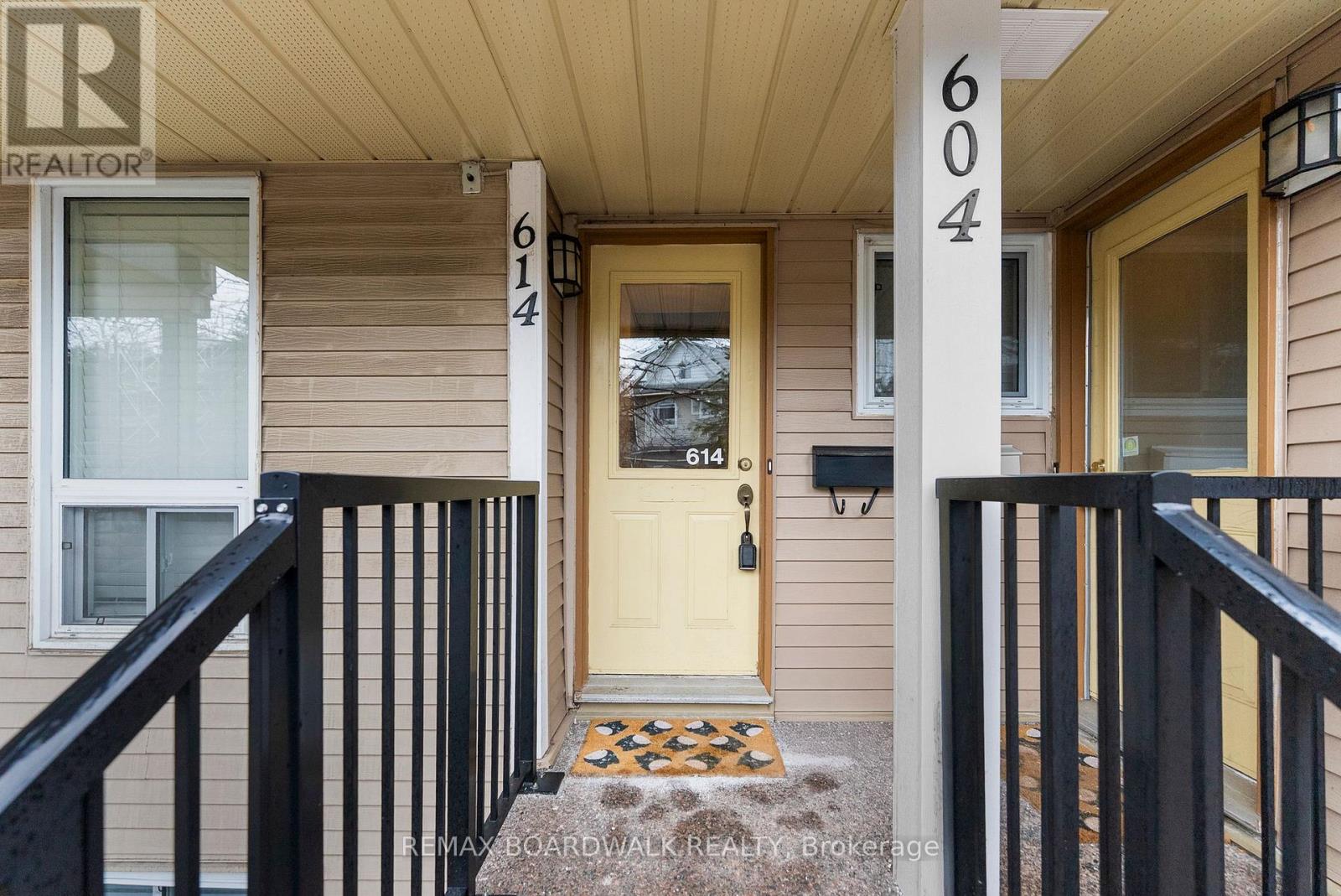 614 Tanguay Court, Ottawa, Ontario  K2L 3X3 - Photo 3 - X13490286