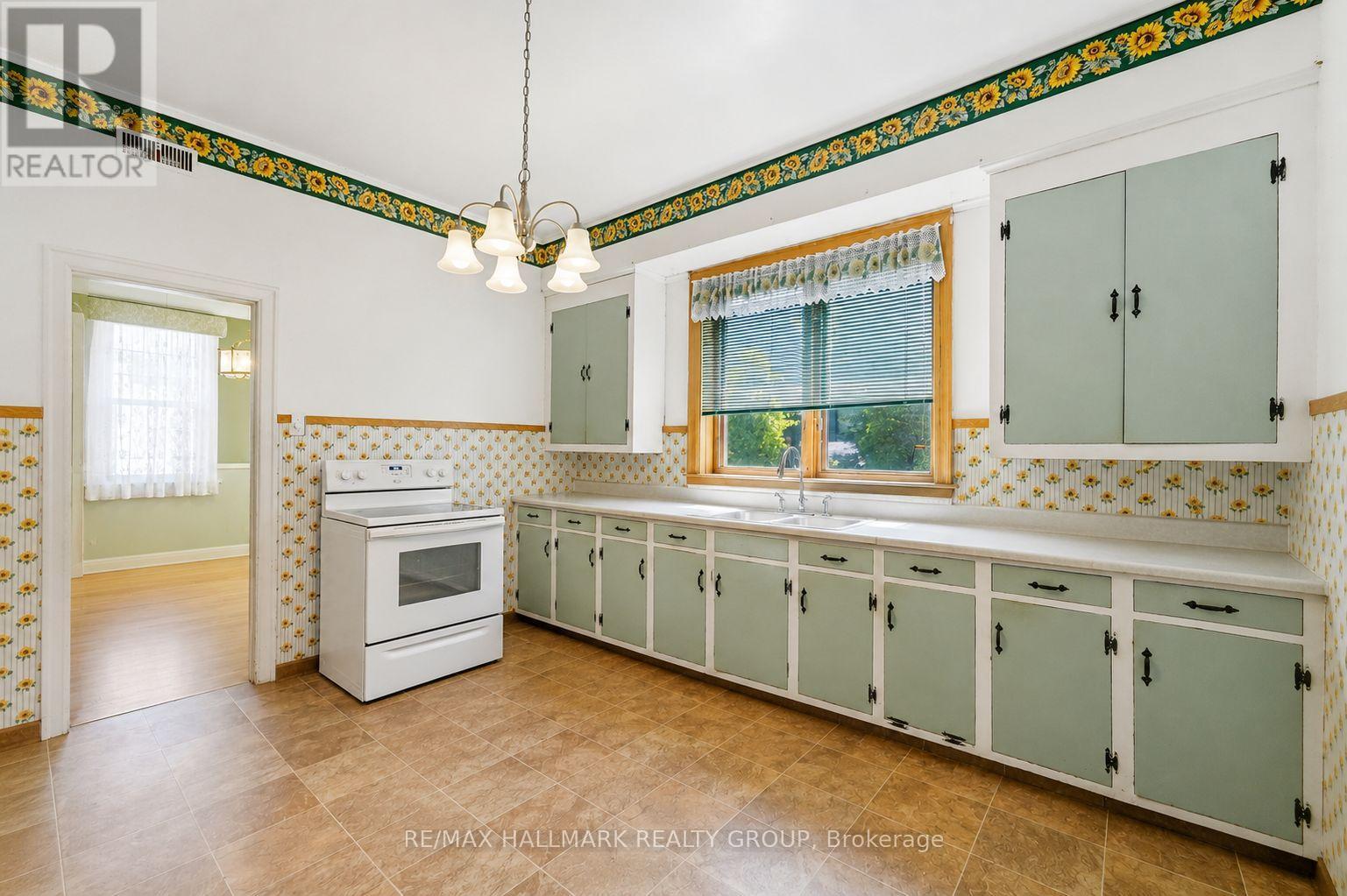 70 Queen Mary Street, Ottawa, Ontario  K1K 1X7 - Photo 12 - X13491162