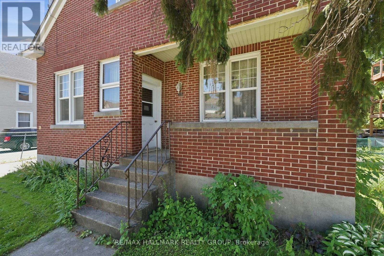 70 Queen Mary Street, Ottawa, Ontario  K1K 1X7 - Photo 3 - X13491162