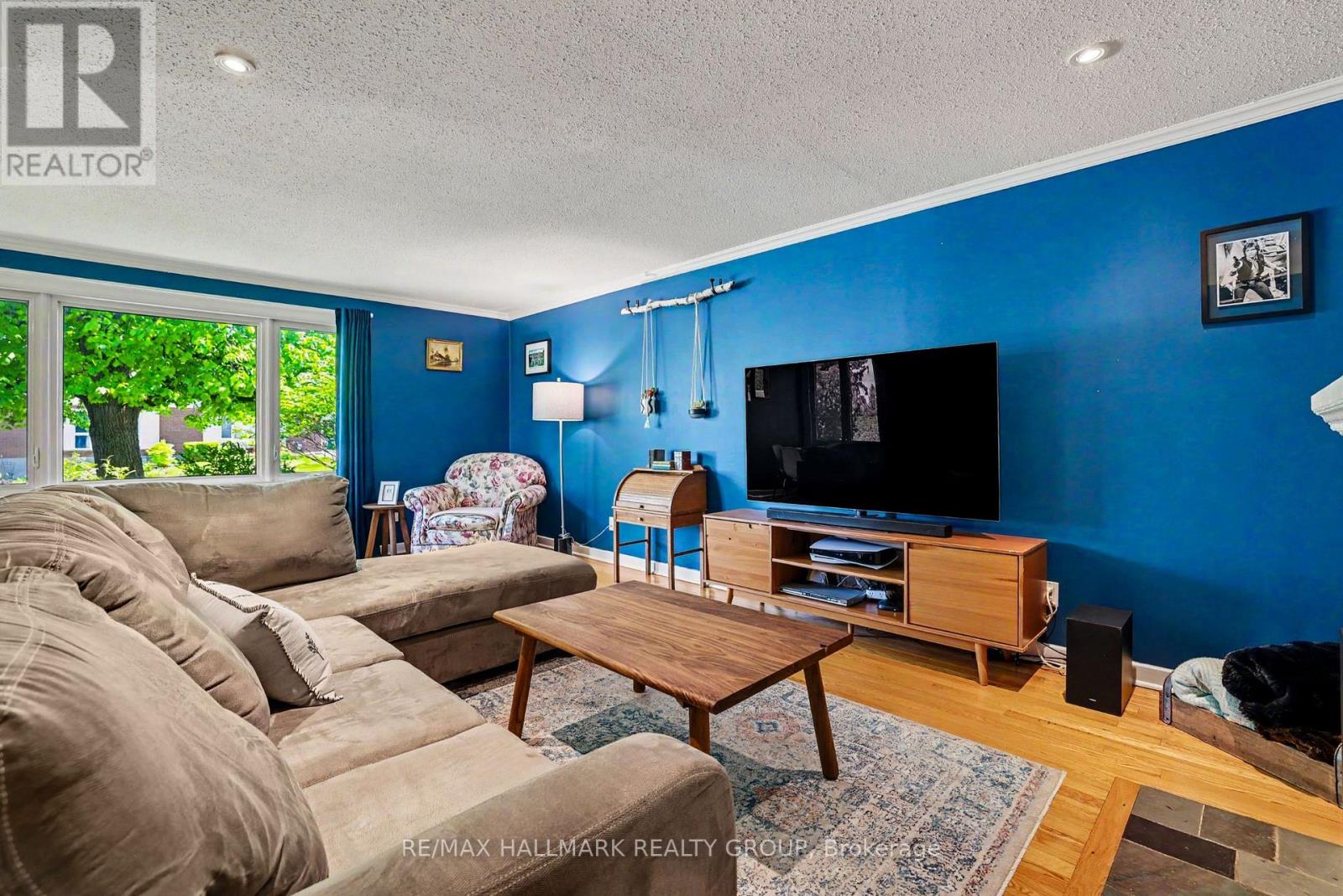 33 Newbury Avenue, Ottawa, Ontario  K2E 6K7 - Photo 2 - X13491800