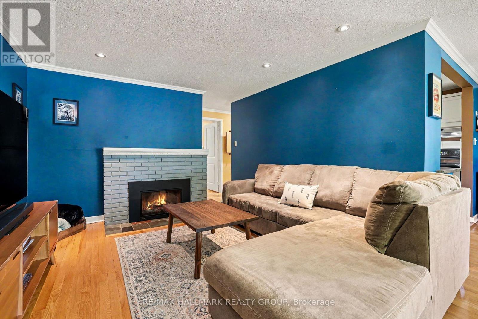 33 Newbury Avenue, Ottawa, Ontario  K2E 6K7 - Photo 3 - X13491800
