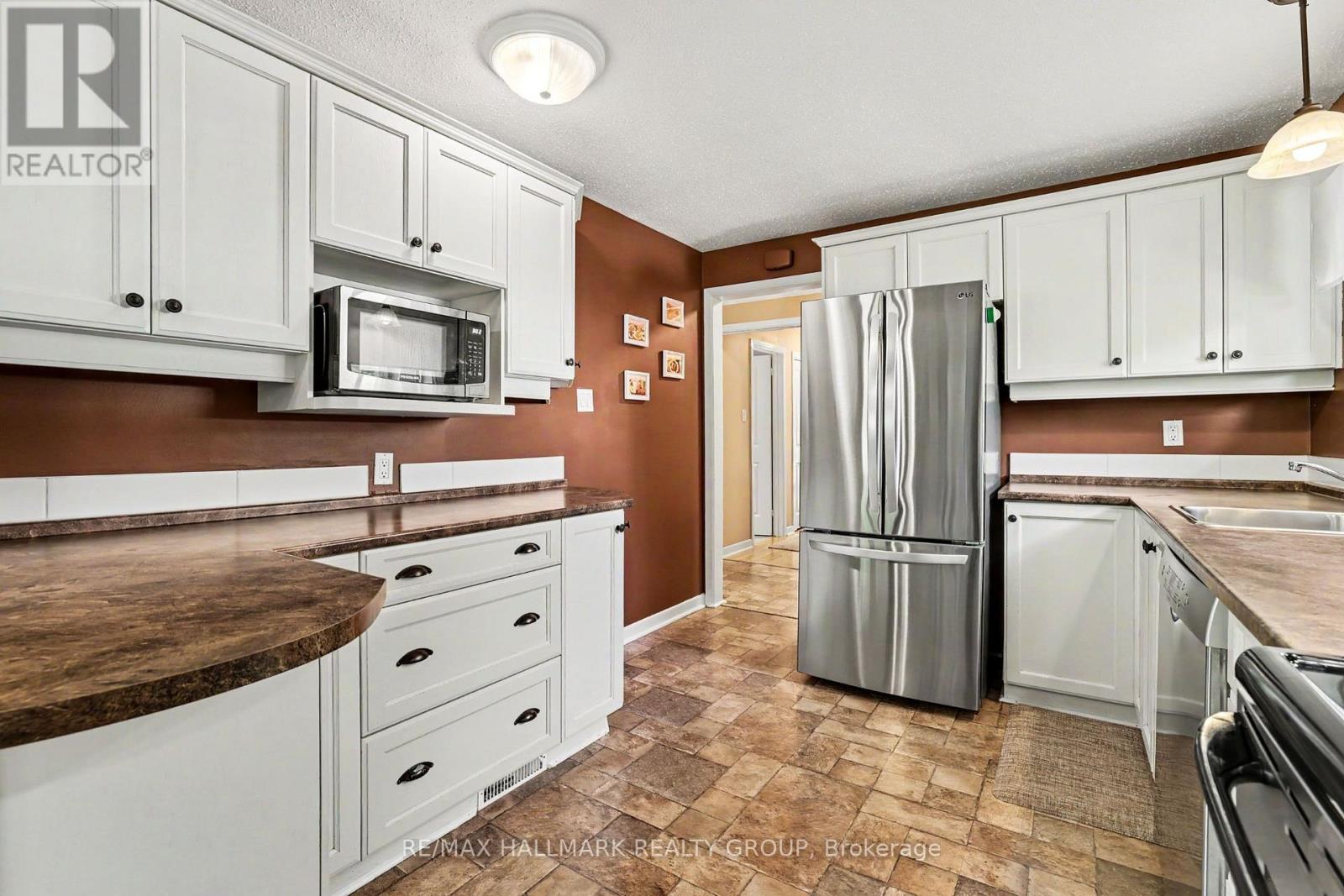 33 Newbury Avenue, Ottawa, Ontario  K2E 6K7 - Photo 7 - X13491800
