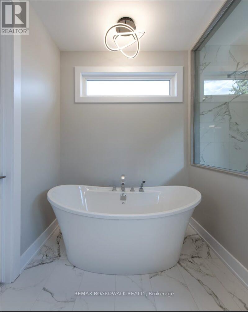 2928 Ahearn Avenue, Ottawa, Ontario  K2B 6Z9 - Photo 18 - X13491882