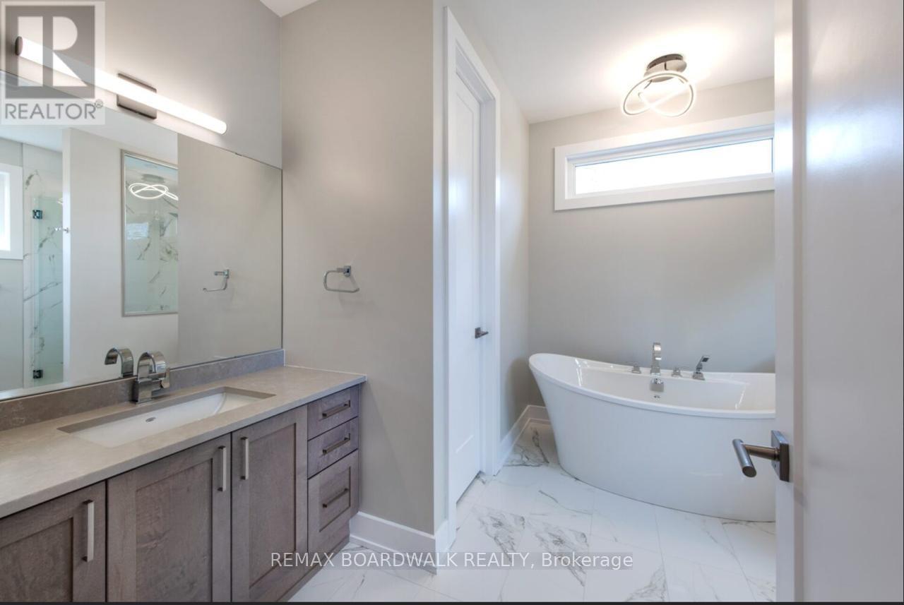 2928 Ahearn Avenue, Ottawa, Ontario  K2B 6Z9 - Photo 19 - X13491882