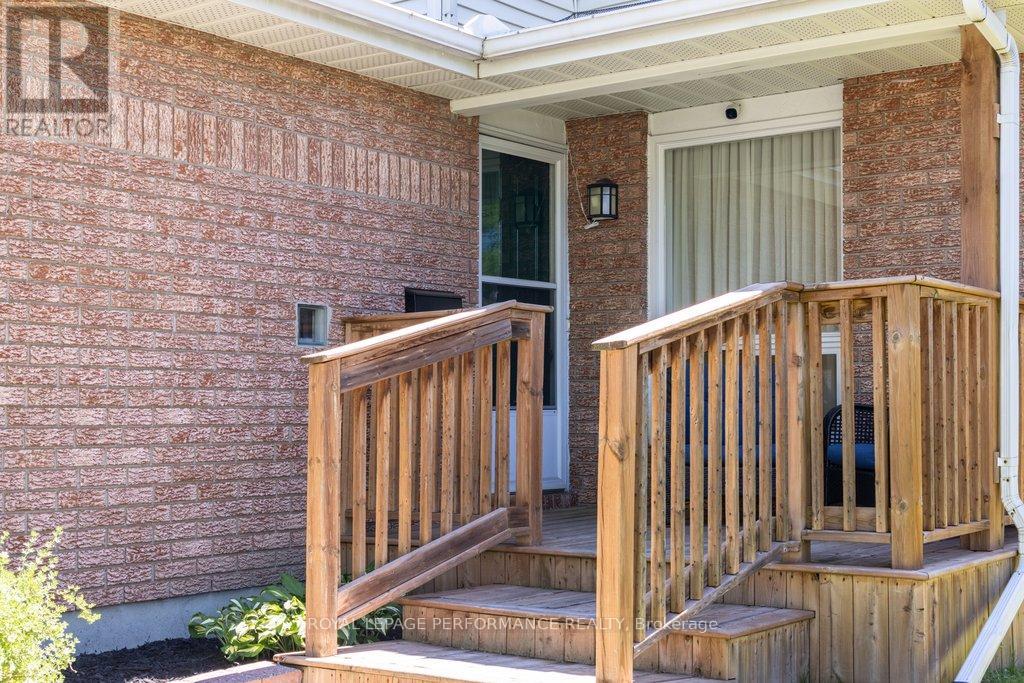 38 Burlington Crescent, Ottawa, Ontario  K1T 3K6 - Photo 2 - X13491888