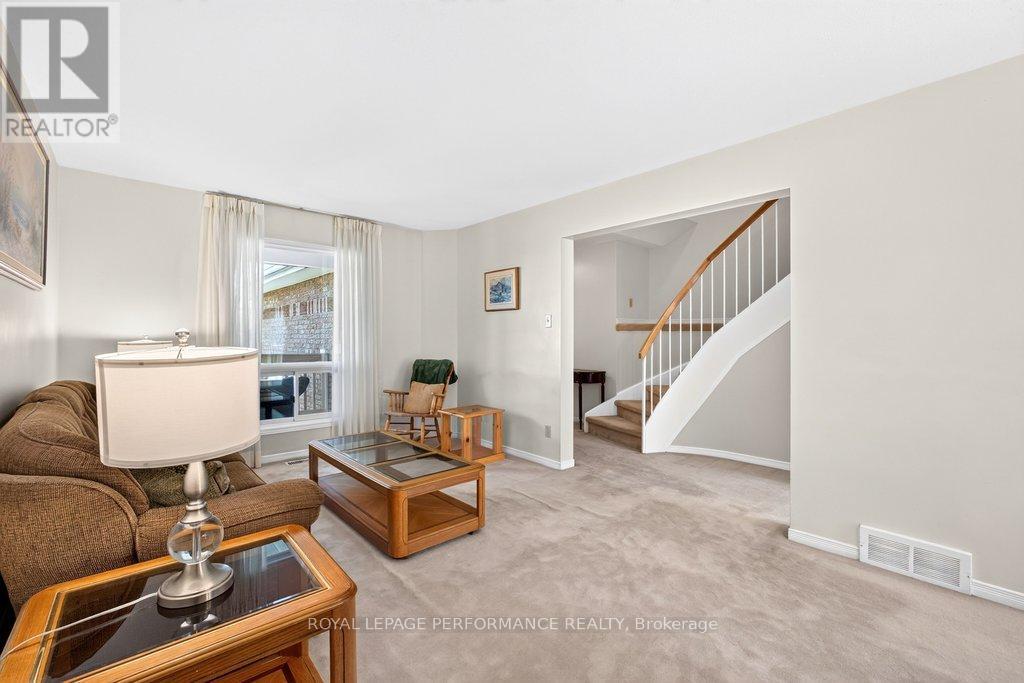 38 Burlington Crescent, Ottawa, Ontario  K1T 3K6 - Photo 3 - X13491888