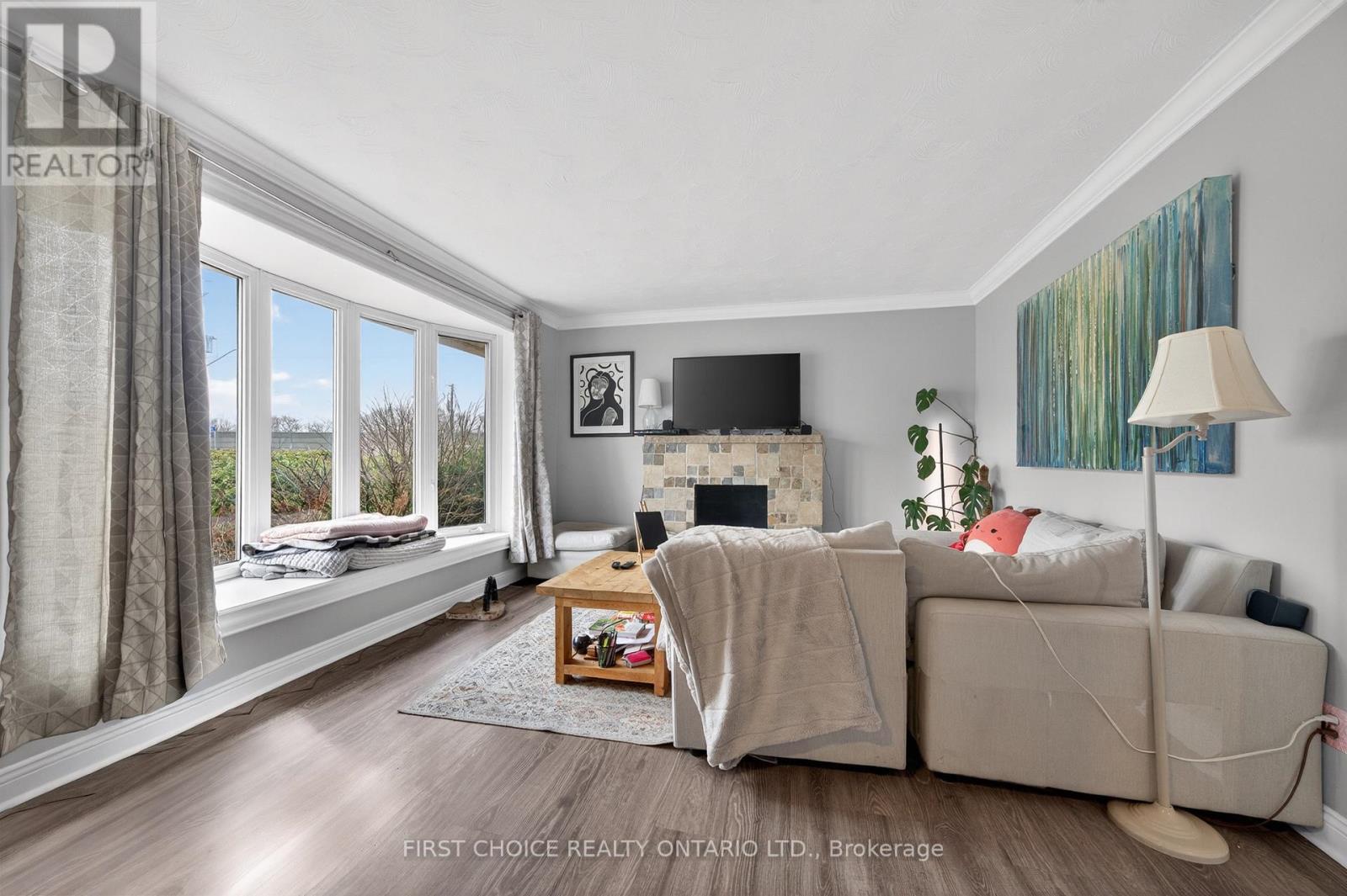 1307 Aurele Street, Ottawa, Ontario  K1B 3L4 - Photo 2 - X13491916