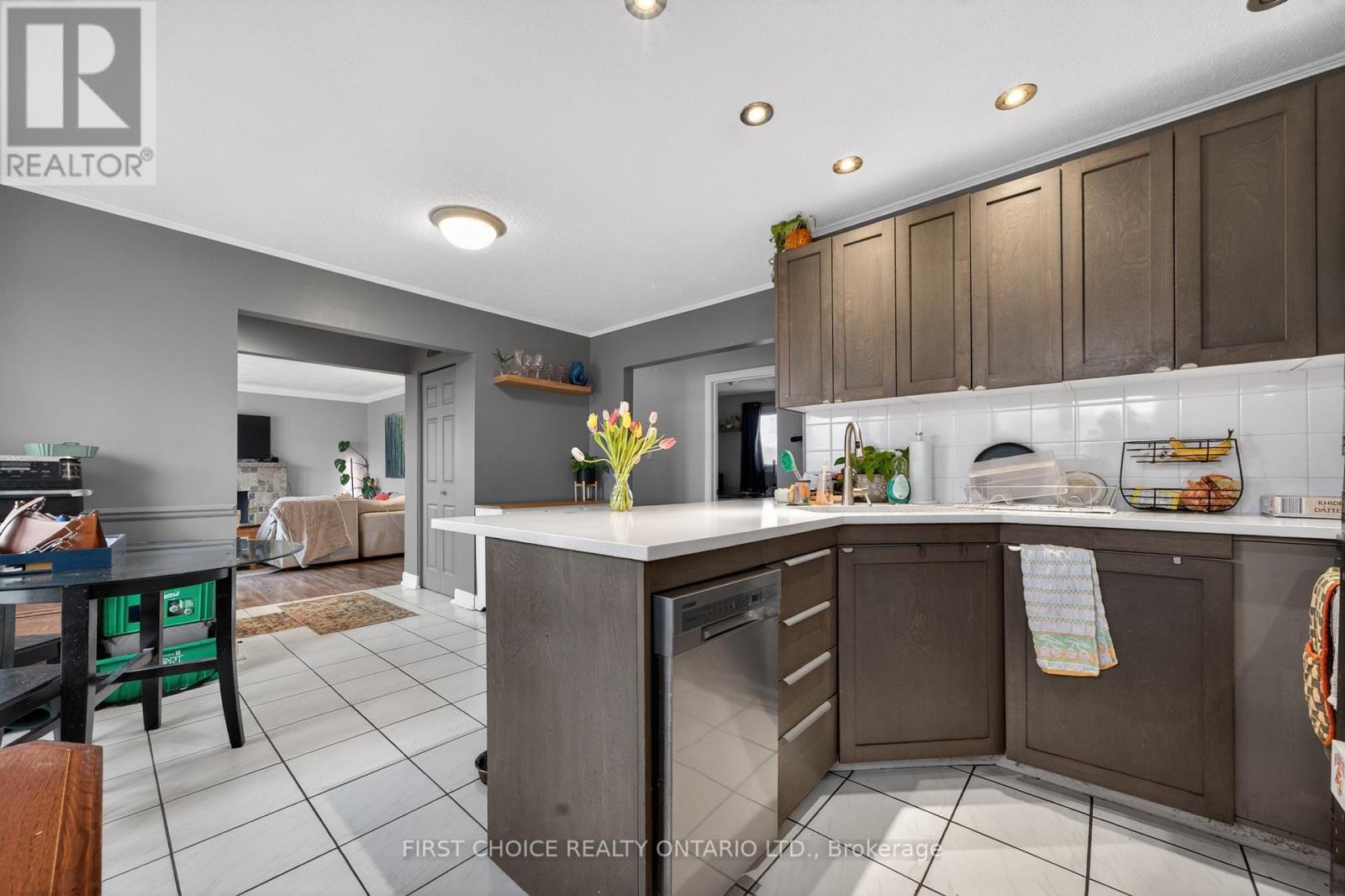 1307 Aurele Street, Ottawa, Ontario  K1B 3L4 - Photo 4 - X13491916