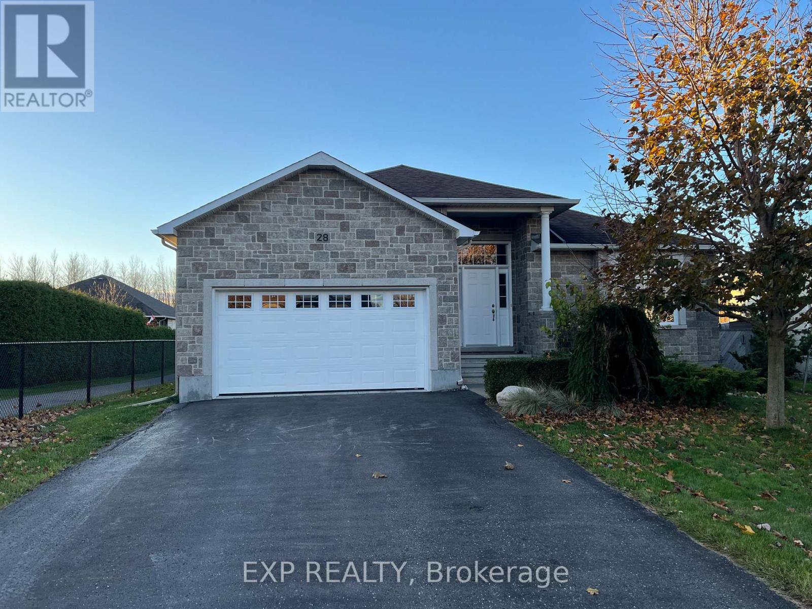 28 SETTLEMENT LANE, Russell, Ontario