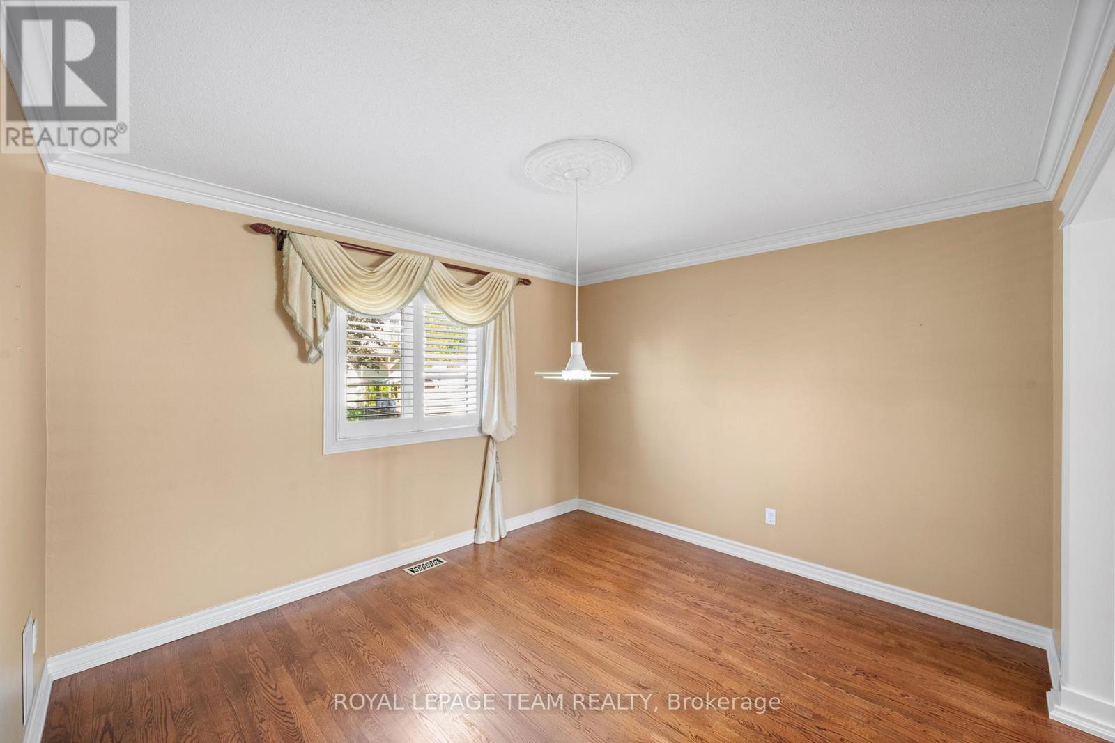 6526 Tooney Drive, Ottawa, Ontario  K1C 7G9 - Photo 10 - X13492200