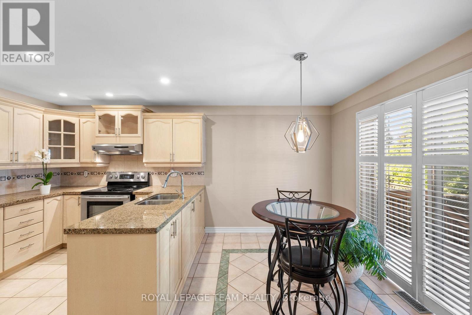 6526 Tooney Drive, Ottawa, Ontario  K1C 7G9 - Photo 12 - X13492200