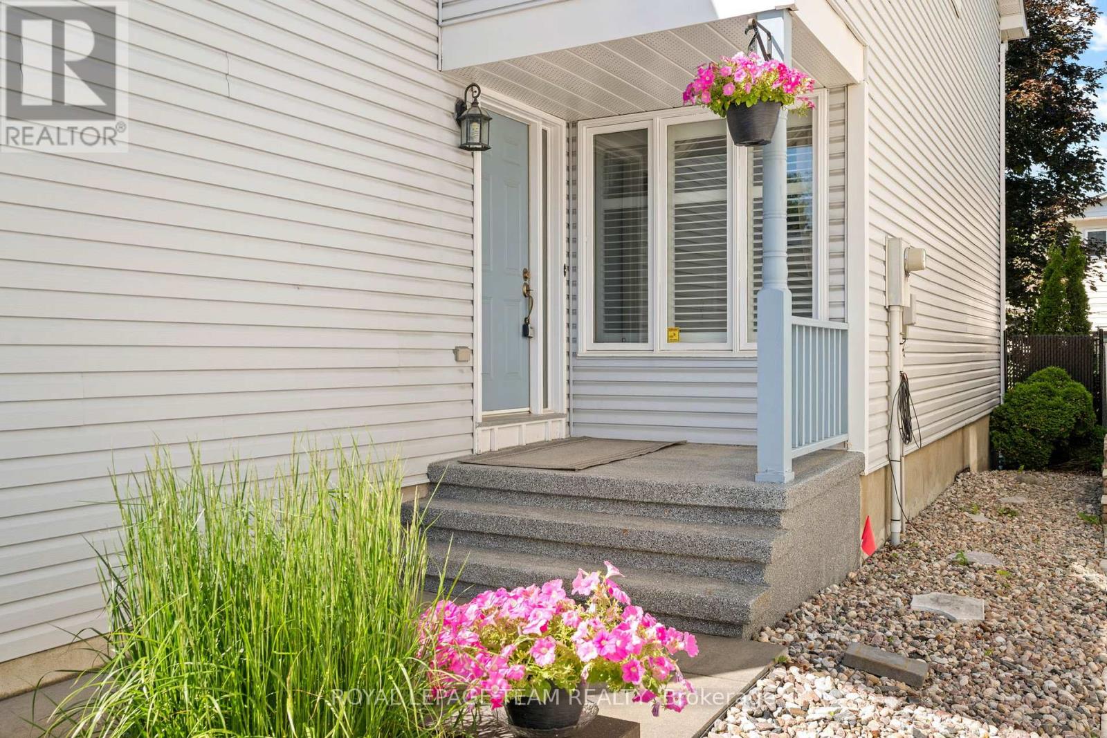 6526 Tooney Drive, Ottawa, Ontario  K1C 7G9 - Photo 4 - X13492200
