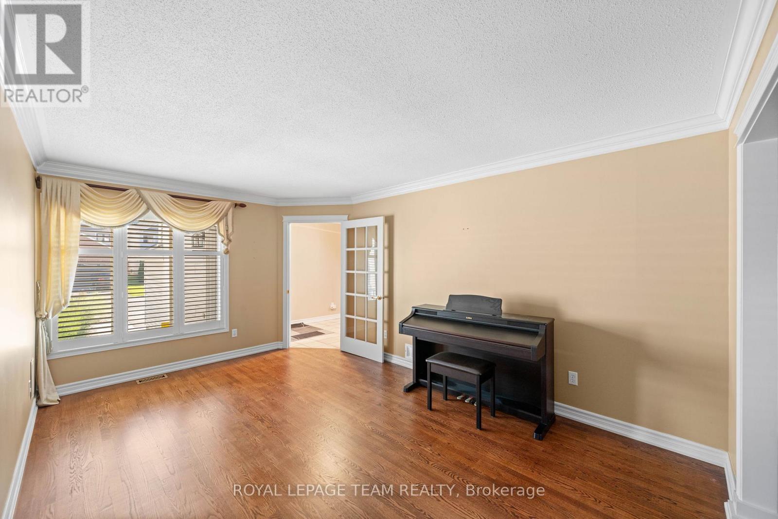 6526 Tooney Drive, Ottawa, Ontario  K1C 7G9 - Photo 9 - X13492200