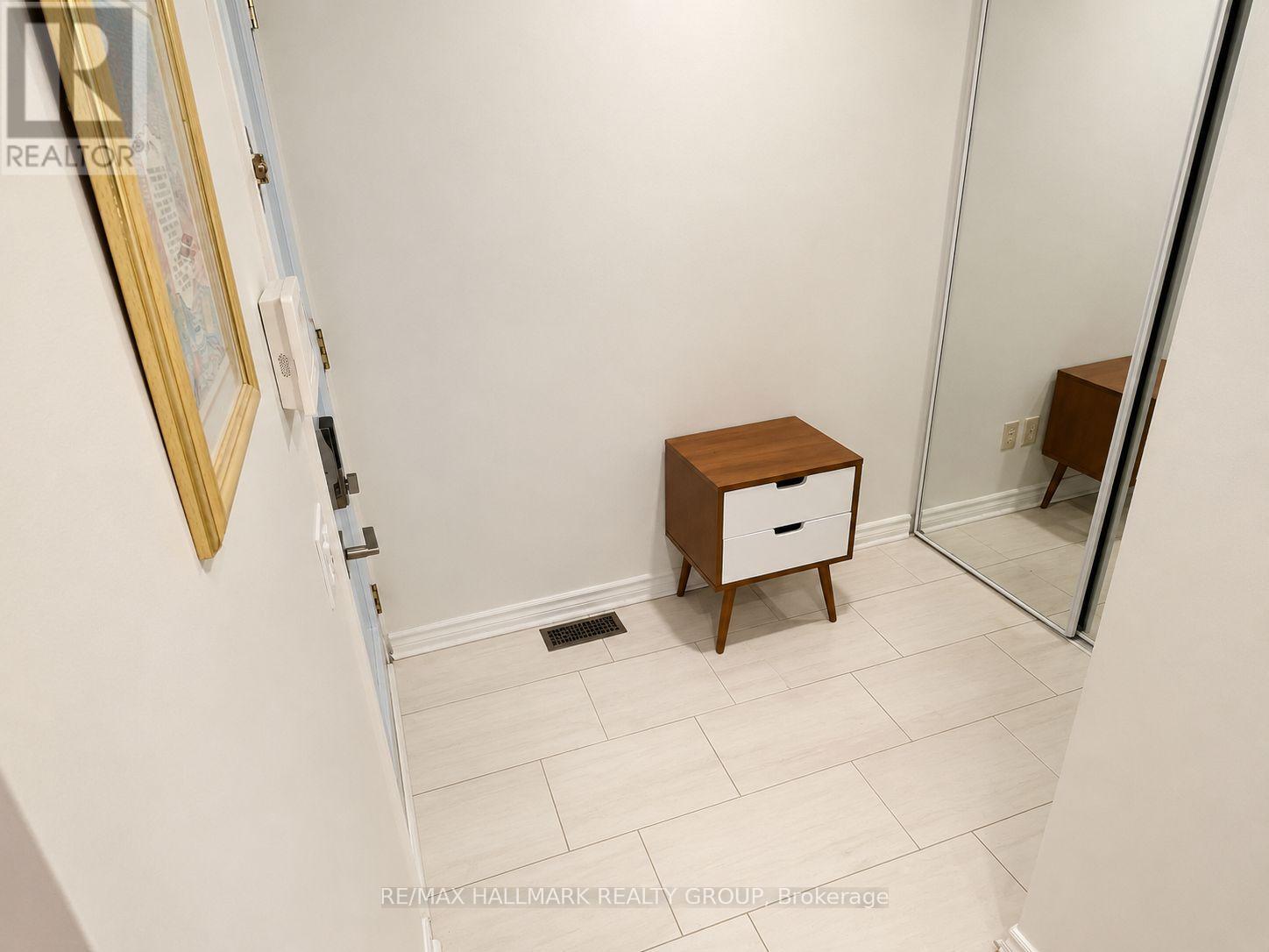 285 Bruyere Street, Ottawa, Ontario  K1N 5E5 - Photo 2 - X13492378
