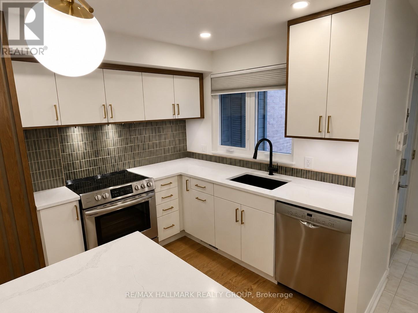 285 Bruyere Street, Ottawa, Ontario  K1N 5E5 - Photo 3 - X13492378