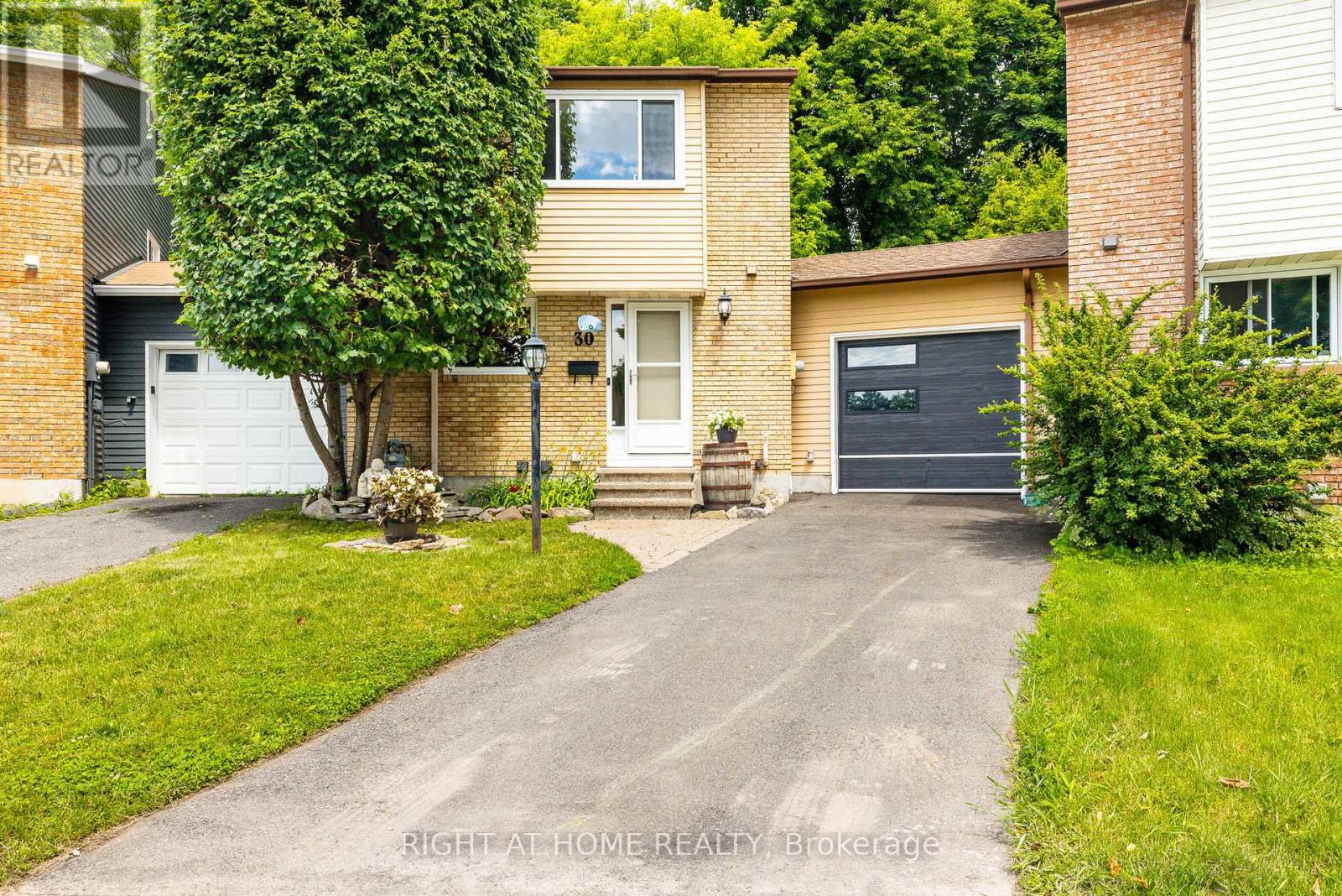 30 BERKSHIRE WAY, Ottawa, Ontario