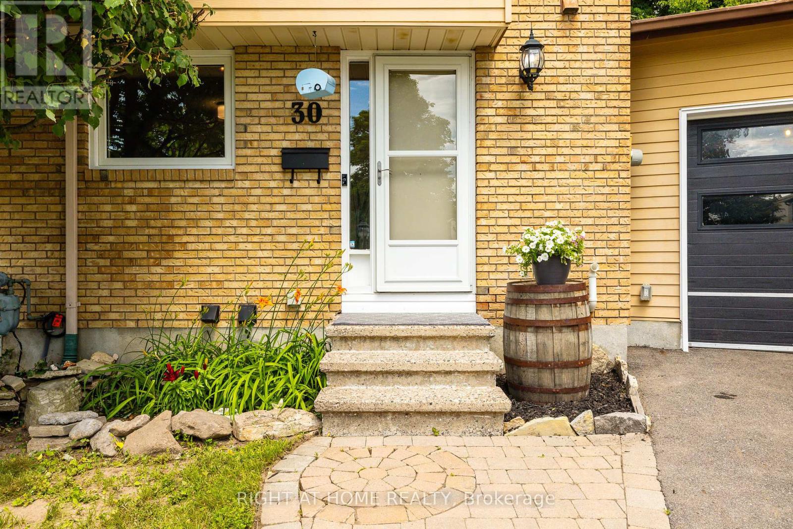 30 Berkshire Way, Ottawa, Ontario  K2J 2B2 - Photo 4 - X13492866