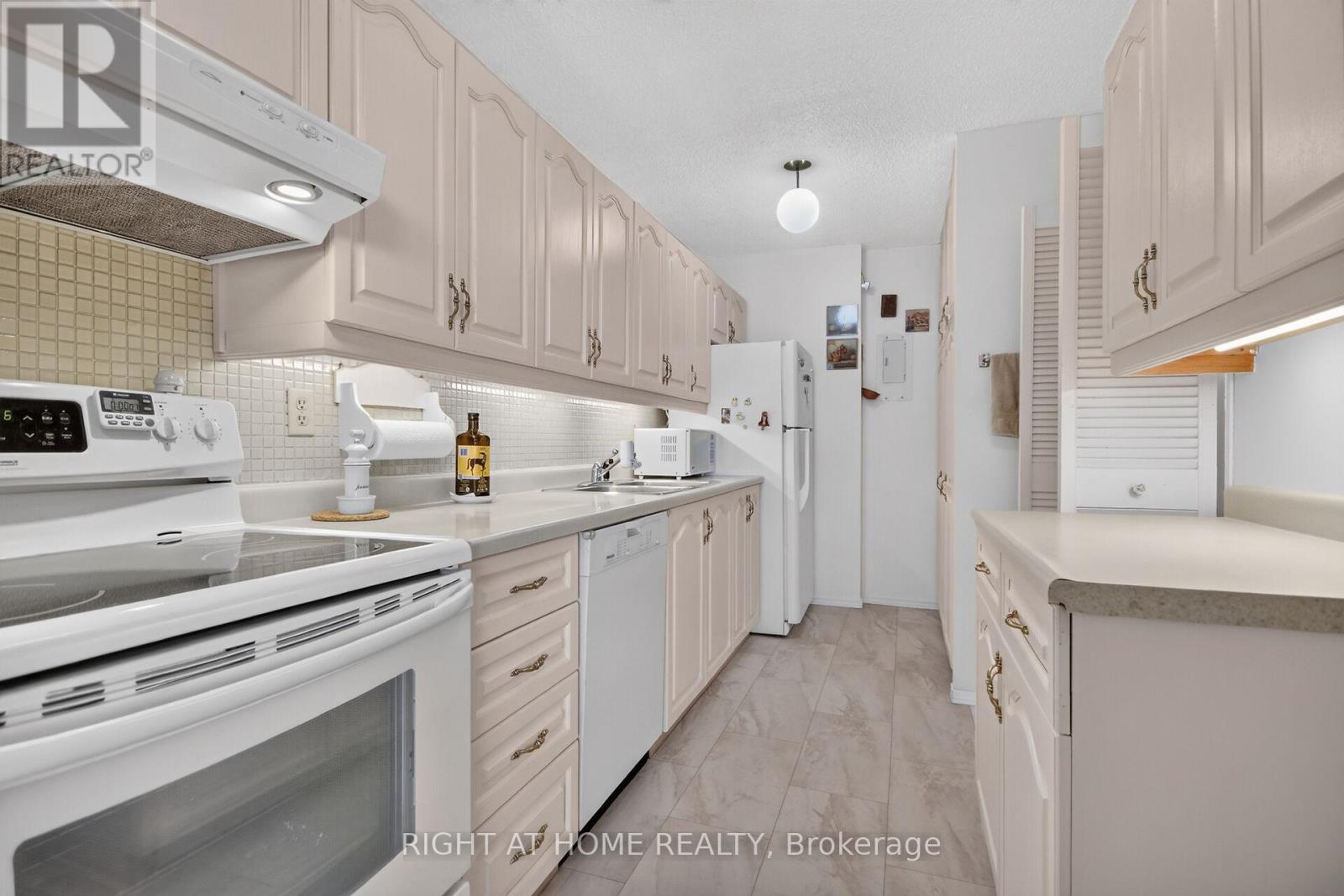 2204 - 1785 Frobisher Lane, Ottawa, Ontario  K1G 3T7 - Photo 12 - X13493508