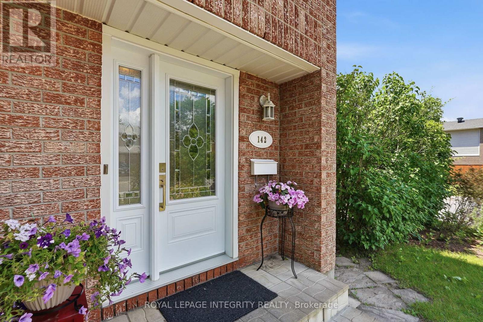 142 Gladecrest Court, Ottawa, Ontario  K2H 9J8 - Photo 3 - X13493884