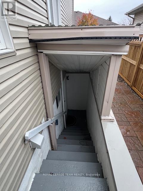 B - 685 Everlasting Crescent, Ottawa, Ontario  K4A 0K4 - Photo 2 - X13494068