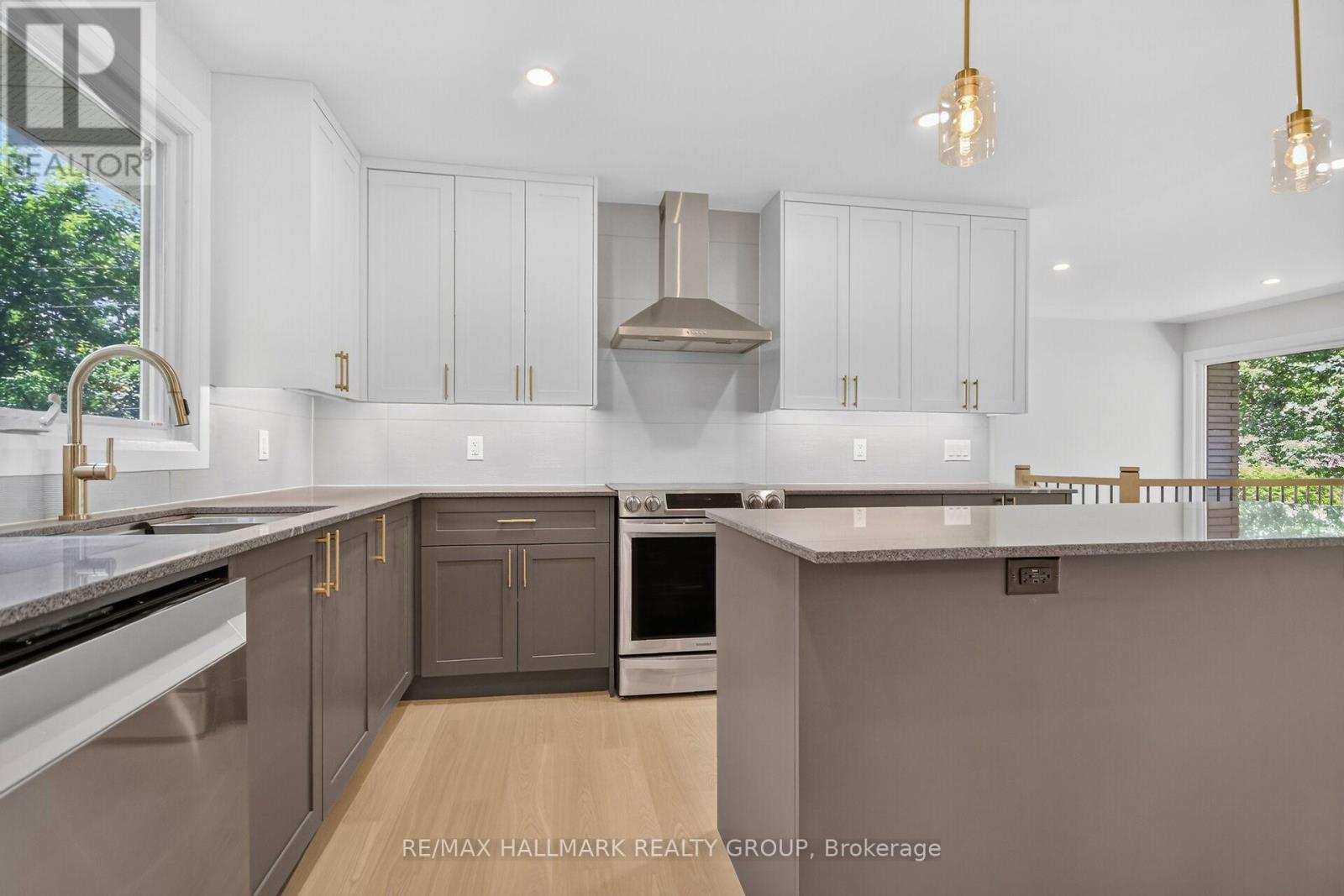 1054 Chelsea Drive, Ottawa, Ontario  K1K 0M8 - Photo 5 - X13495054