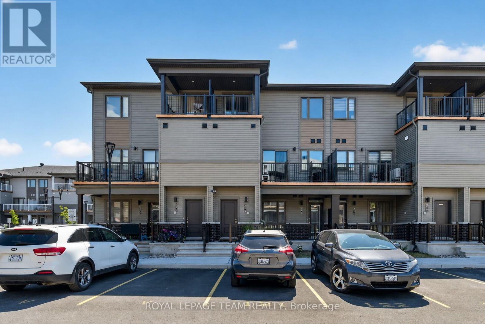 218 PARNIAN PRIVATE, Ottawa, Ontario