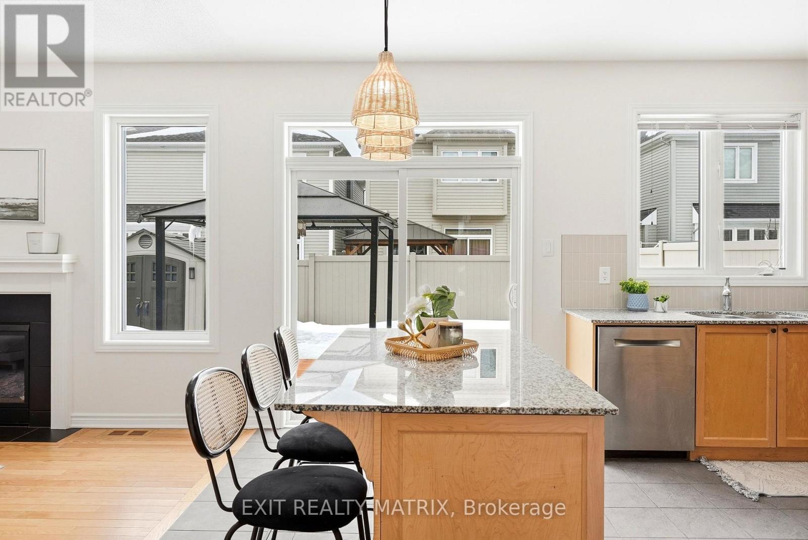 194 Flowing Creek Circle, Ottawa, Ontario  K2M 2R7 - Photo 4 - X13496226