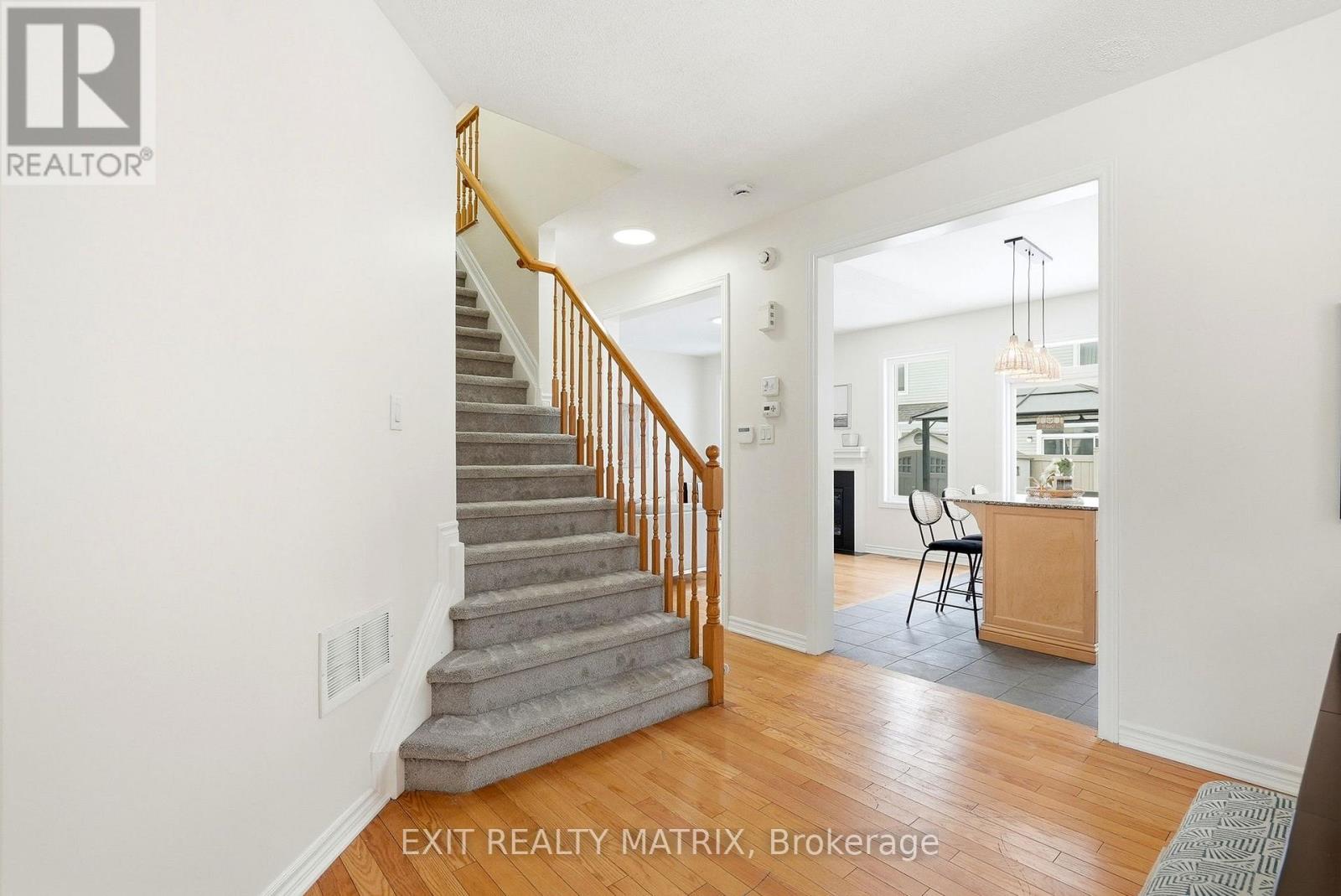 194 Flowing Creek Circle, Ottawa, Ontario  K2M 2R7 - Photo 9 - X13496226
