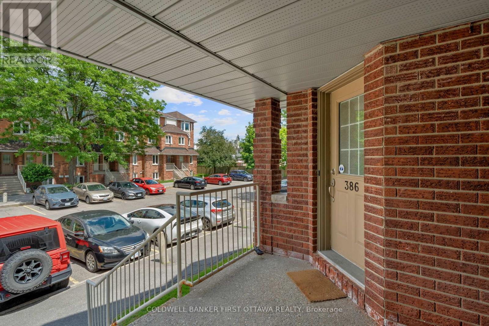 386 Briston Private, Ottawa, Ontario  K1G 5R3 - Photo 4 - X13496306