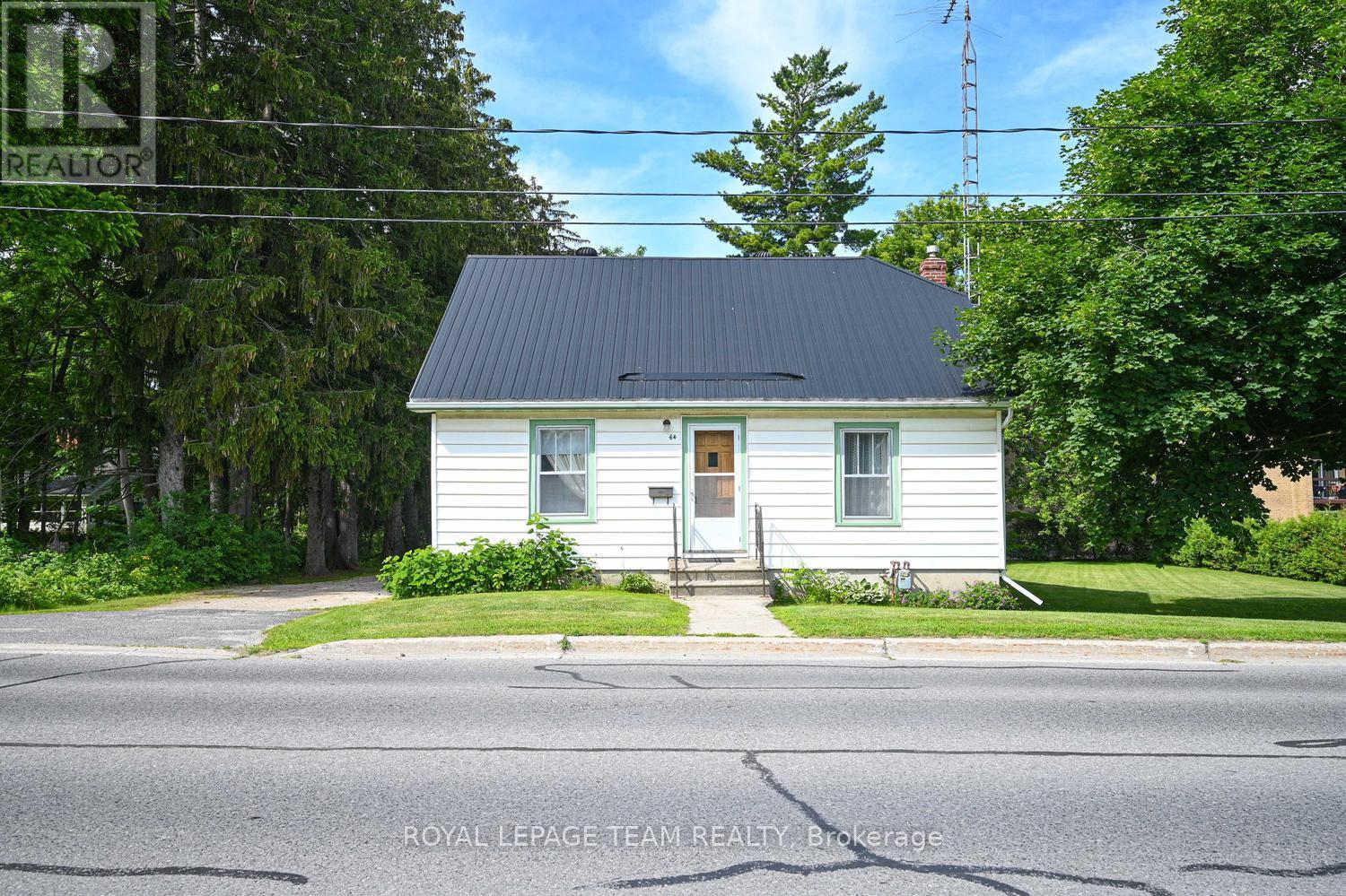 64 DRUMMOND ST. STREET W, Perth, Ontario