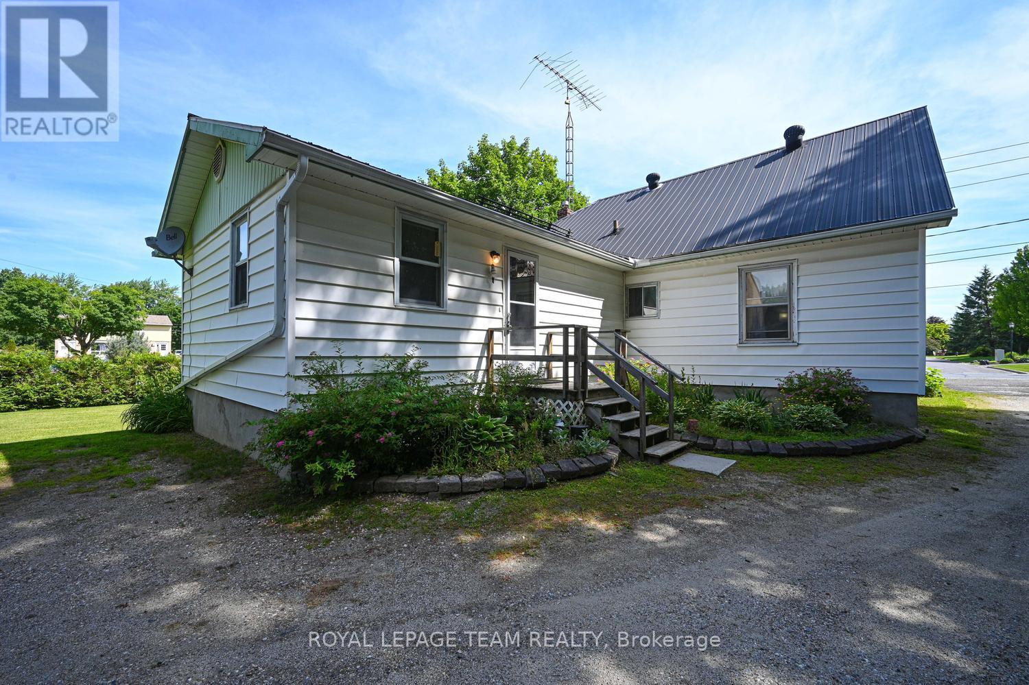 64 Drummond St. Street W, Perth, Ontario  K2H 2K4 - Photo 36 - X13496642