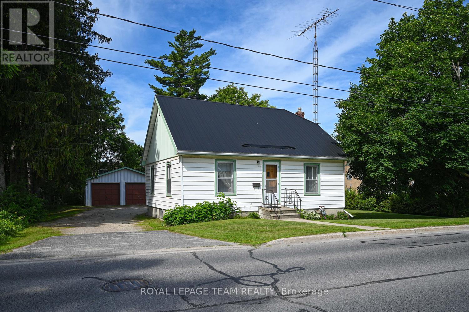 64 Drummond St. Street W, Perth, Ontario  K2H 2K4 - Photo 6 - X13496642
