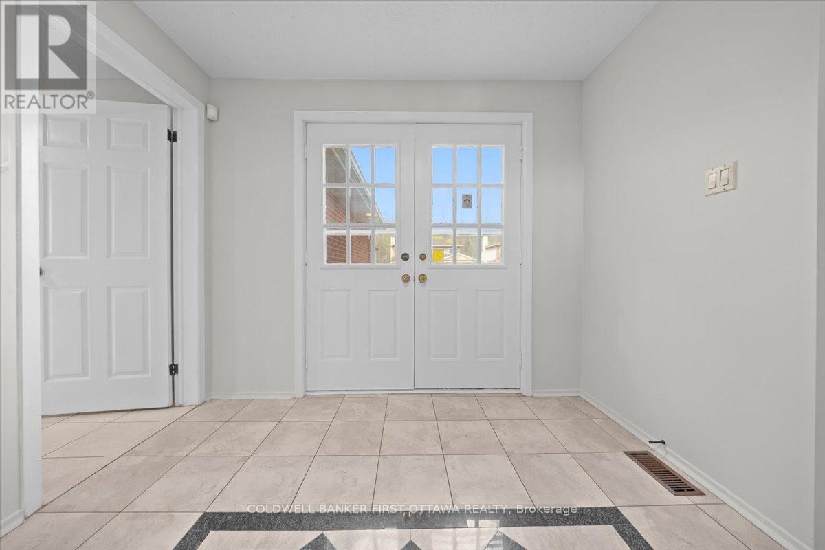 1841 Thistleleaf Crescent, Ottawa, Ontario  K1C 5W8 - Photo 3 - X13496918