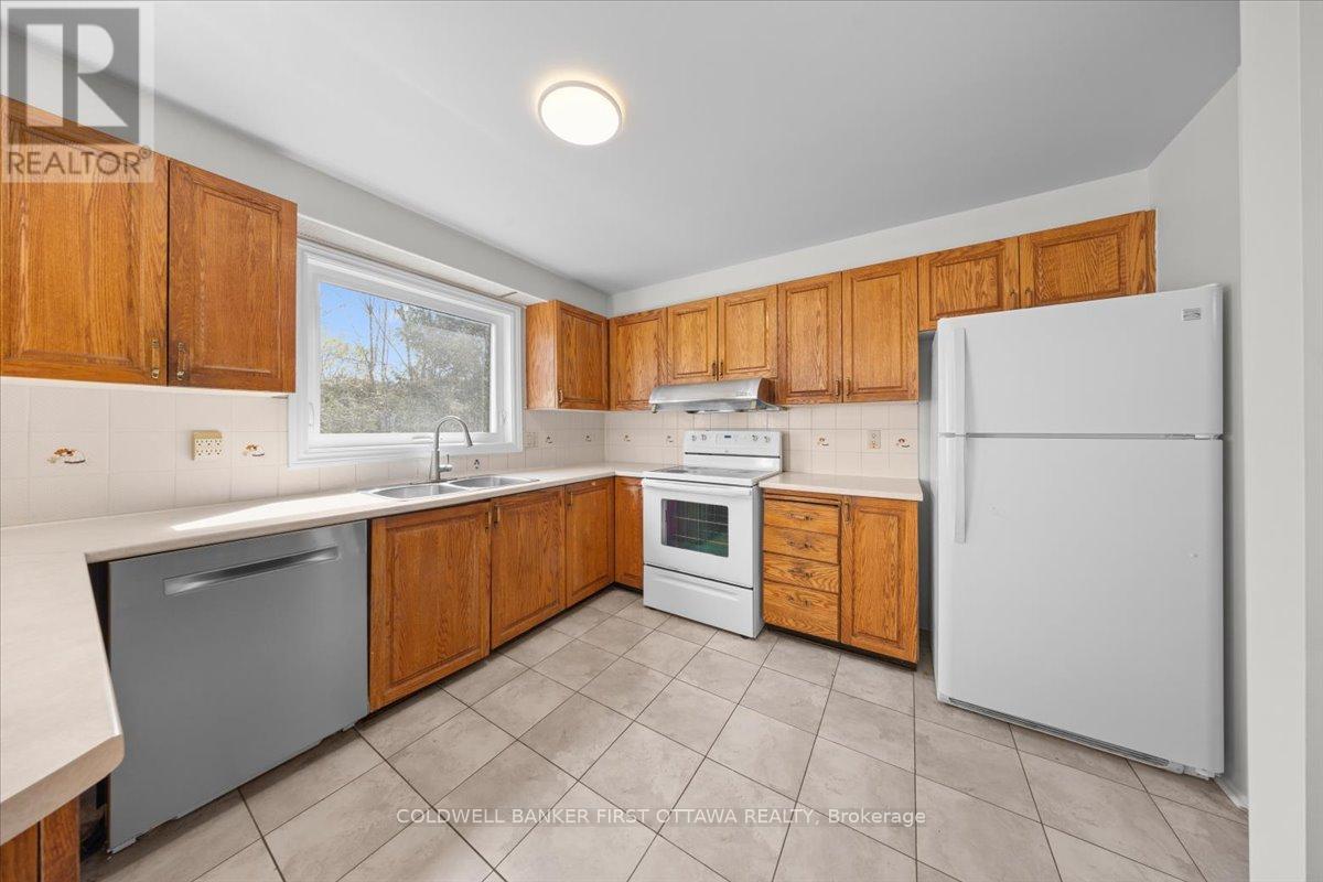 1841 Thistleleaf Crescent, Ottawa, Ontario  K1C 5W8 - Photo 8 - X13496918