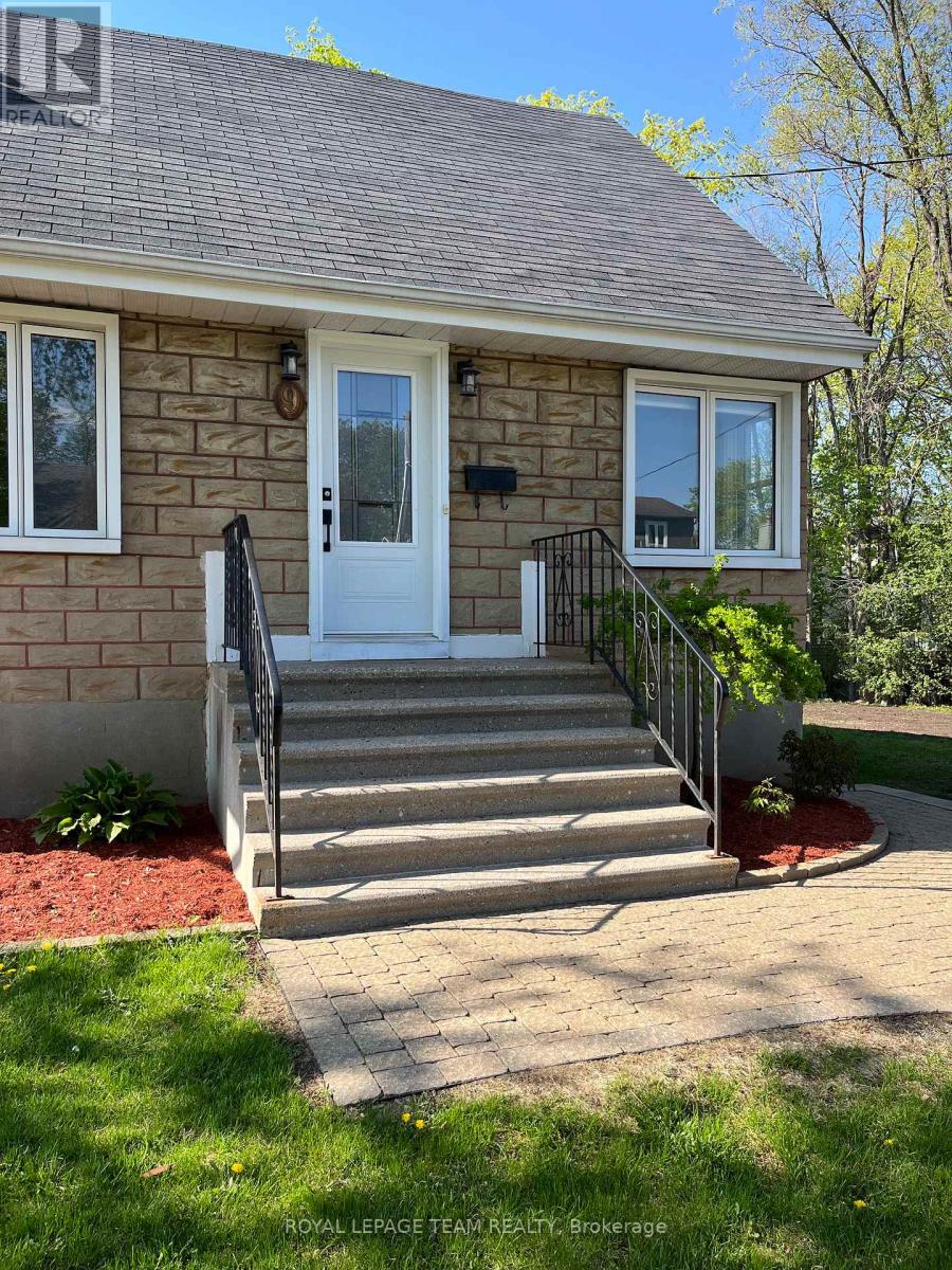9 & 7 Tower Road, Ottawa, Ontario  K2G 2E2 - Photo 3 - X13497418