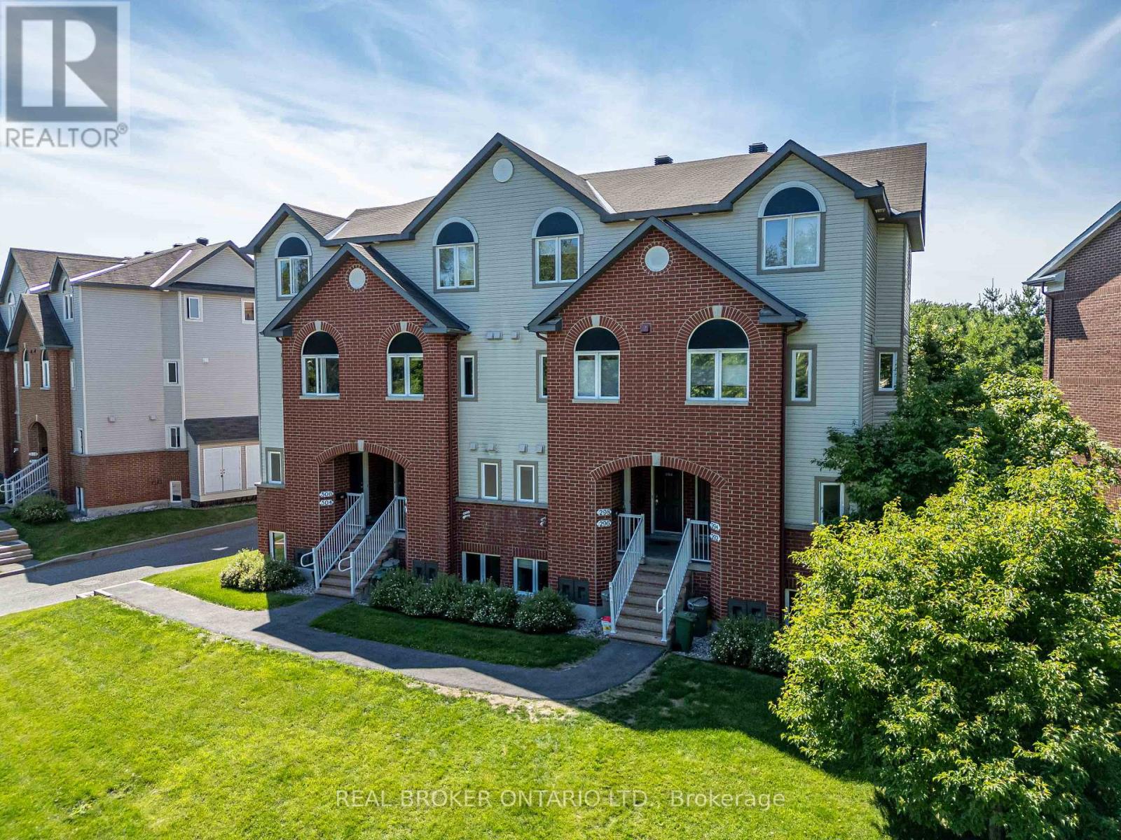 292 London Terrace, Ottawa, Ontario  K1K 4T2 - Photo 1 - X13497734