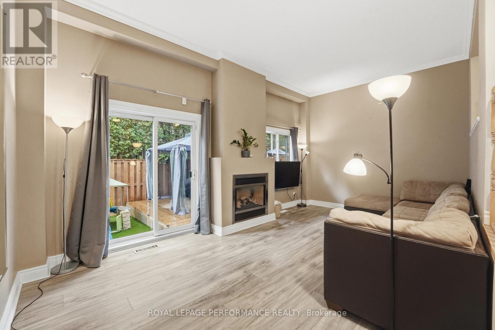 2208 Orient Park Drive, Ottawa, Ontario  K1B 4W2 - Photo 11 - X13497994