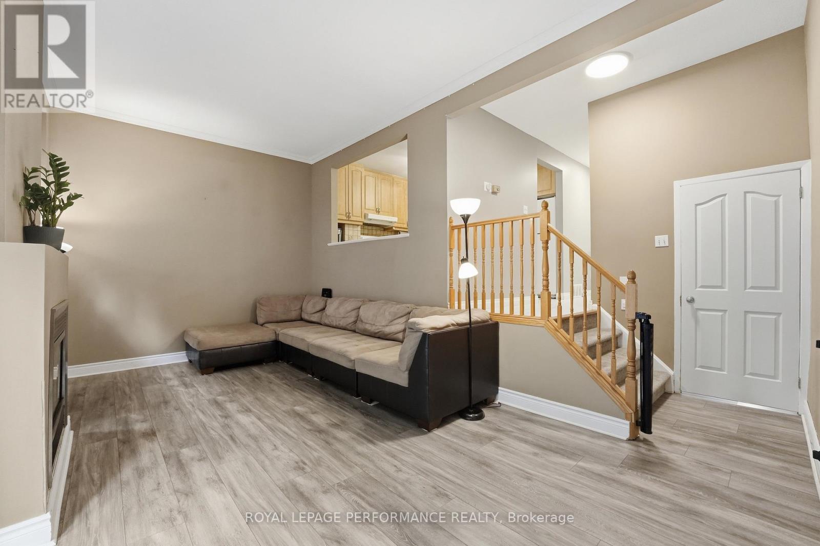 2208 Orient Park Drive, Ottawa, Ontario  K1B 4W2 - Photo 13 - X13497994