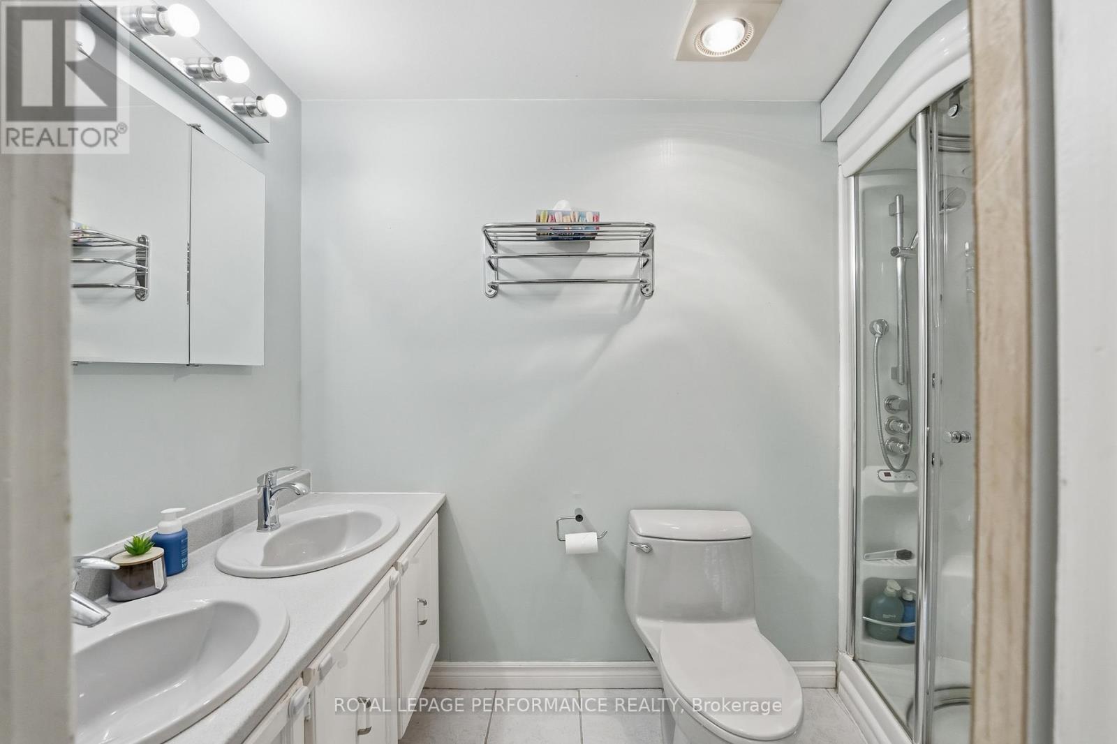 2208 Orient Park Drive, Ottawa, Ontario  K1B 4W2 - Photo 22 - X13497994