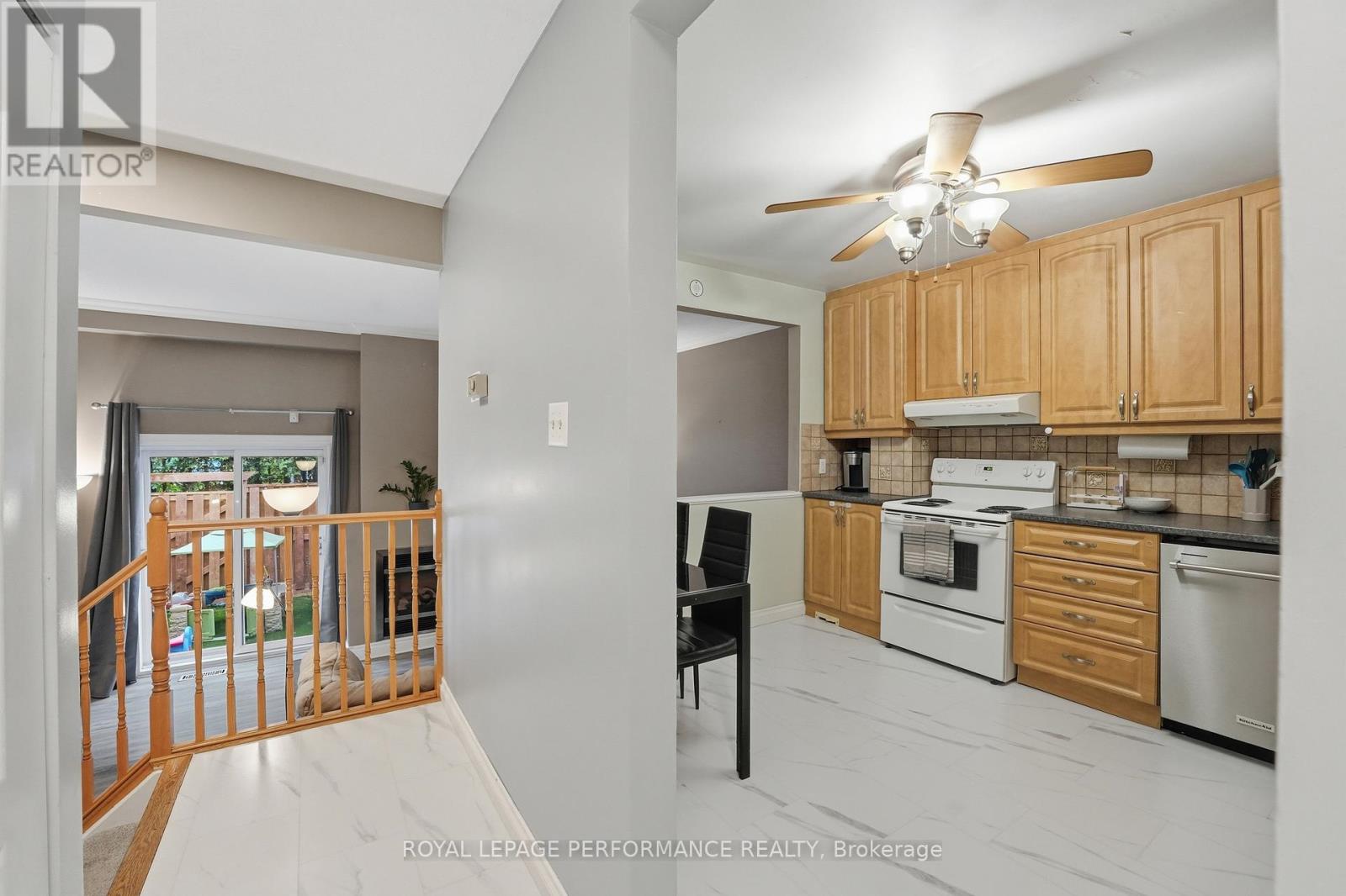 2208 Orient Park Drive, Ottawa, Ontario  K1B 4W2 - Photo 4 - X13497994