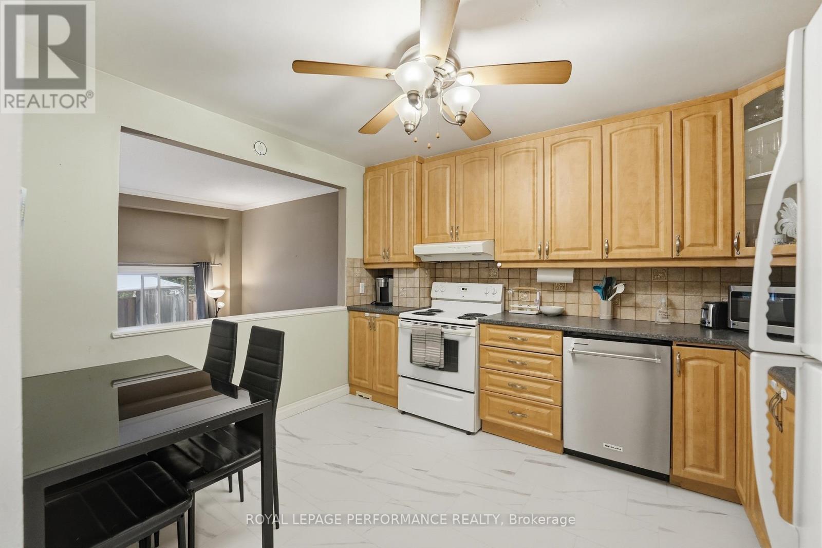 2208 Orient Park Drive, Ottawa, Ontario  K1B 4W2 - Photo 5 - X13497994