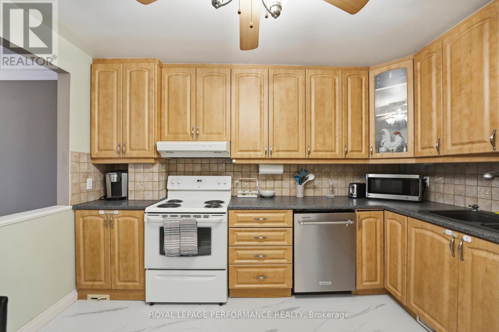 2208 Orient Park Drive, Ottawa, Ontario  K1B 4W2 - Photo 6 - X13497994