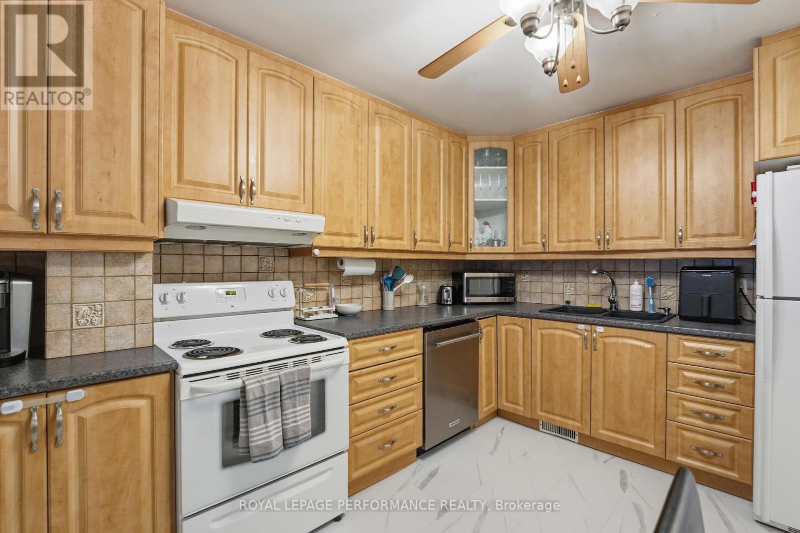 2208 Orient Park Drive, Ottawa, Ontario  K1B 4W2 - Photo 7 - X13497994