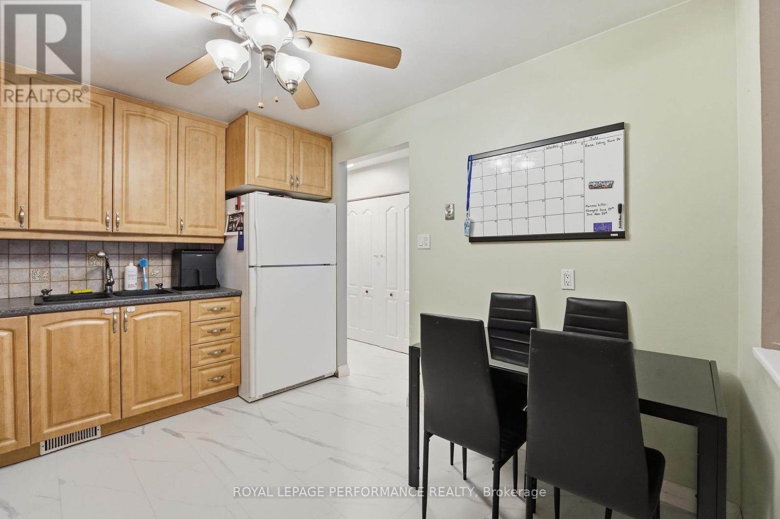 2208 Orient Park Drive, Ottawa, Ontario  K1B 4W2 - Photo 8 - X13497994
