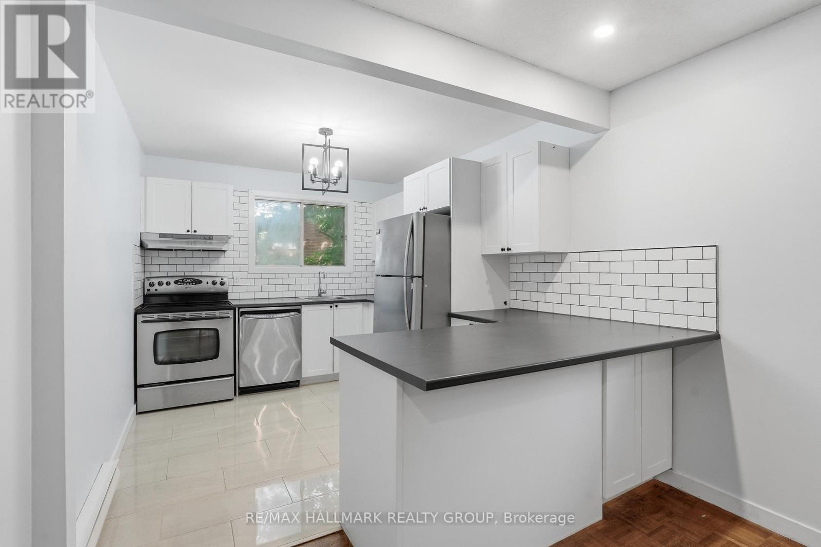 195 Deschamps Avenue, Ottawa, Ontario  K1L 5Z3 - Photo 4 - X13498168